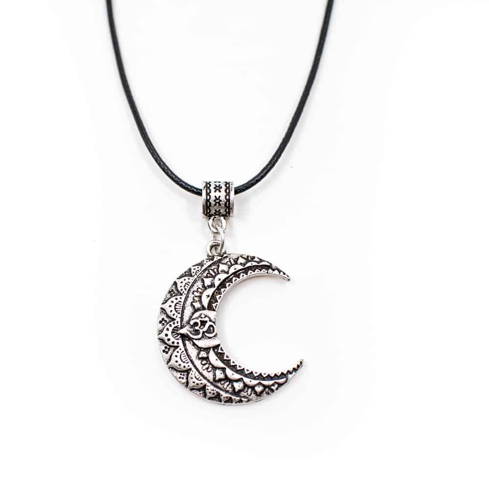 Collier Tibétain Lune et Symbole Ohm - Couleur Argentée
