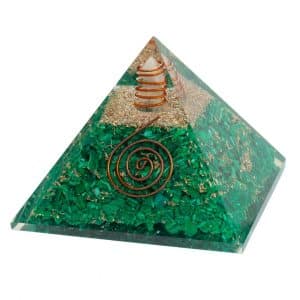 Pyramide Orgonite Malachite avec Pointe en Cristal de Roche (70 mm)