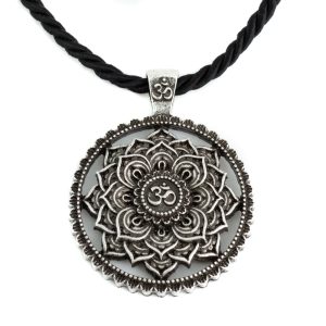 Collier Mandala Tibétain Symbole OHM - Argenté (40 mm)