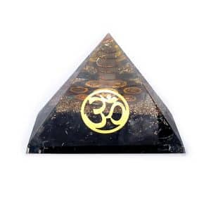 Pyramide de Chakra en Orgonite avec Tourmaline Noire et Symbole Ohm