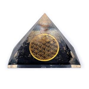 Pyramide en résine de tourmaline avec pointe de cristal et Fleur de Vie